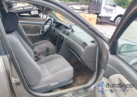 2001 Toyota Camry Ce/Le/Xle from USA, damaged, VIN 4T1BG22K11U027969